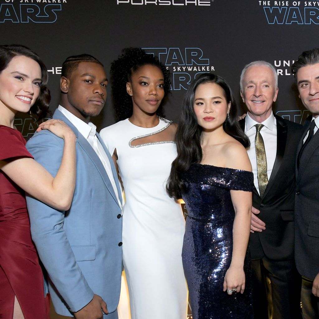 Daisy Ridley, John Boyega, Naomi Ackie, Kelly Marie Tran, Anthony Daniels und Oscar Isaac