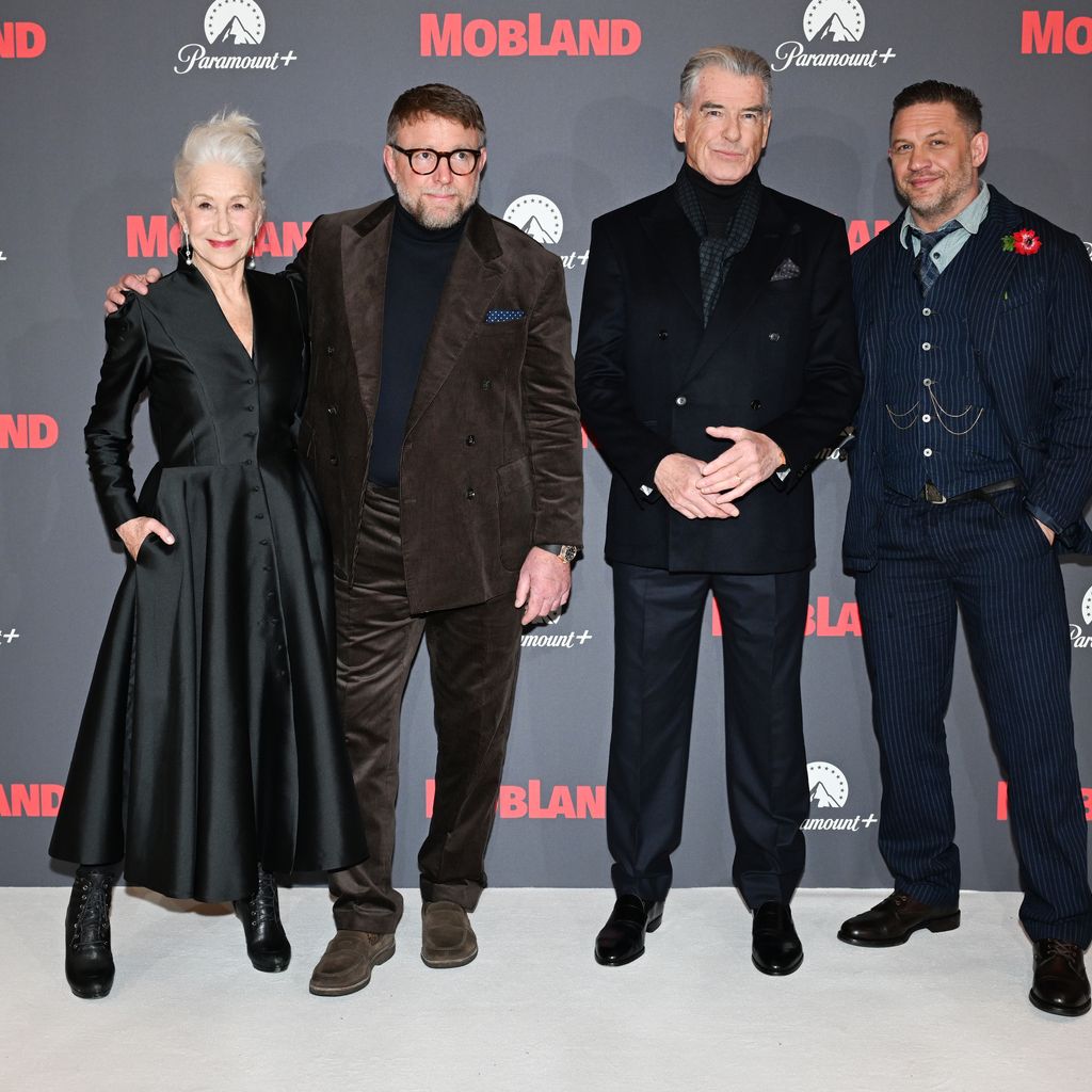 Dame Helen Mirren, Guy Ritchie, Pierce Brosnan und Tom Hardy bei der Global Premiere von "MobLand" in London
