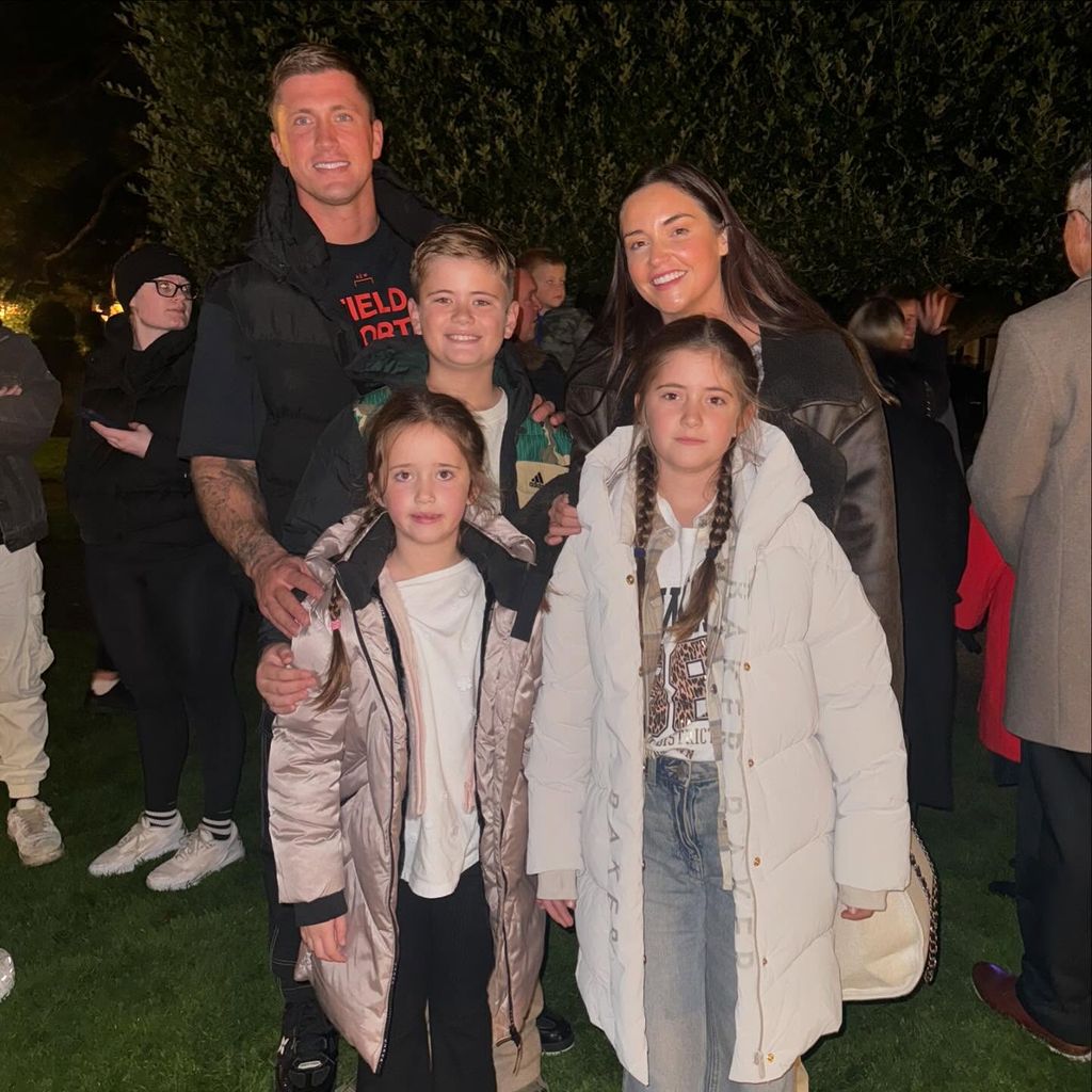 Dan Osborne und Jacqueline Jossa mit ihren zwei Töchtern und Dans Sohn