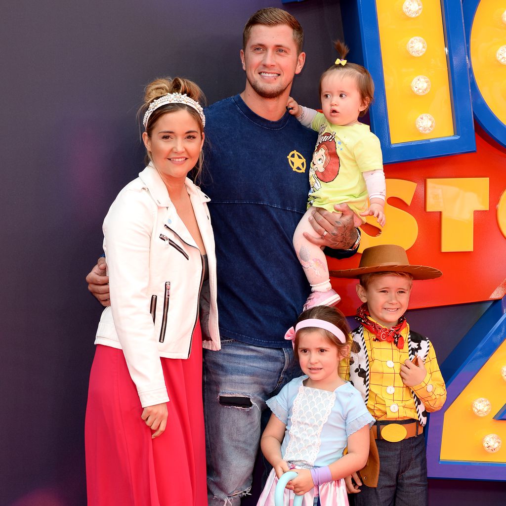 Dan Osborne mit seiner Frau Jacqueline Jossa und seinen drei Kindern