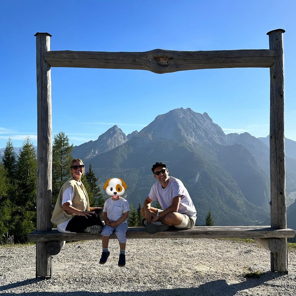 Dani Daiz und Simon Beeck mit ihrem Kind