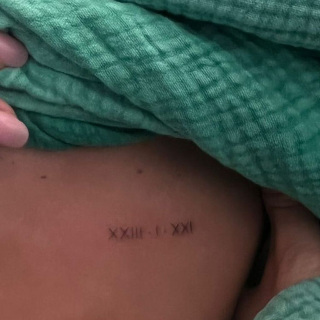 Dani Dyers Tattoo für ihren Sohn