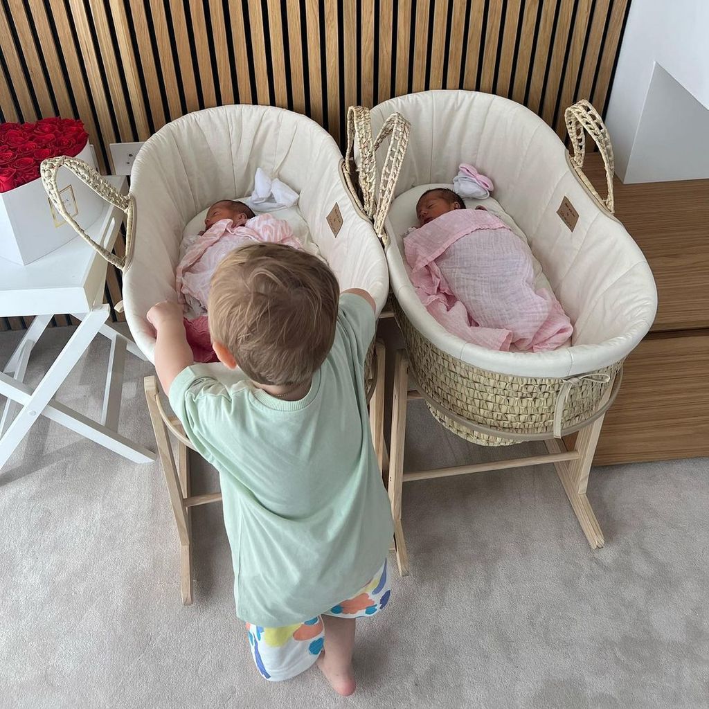 Dani Dyers Sohn Santiago mit seinen Schwestern Summer und Star