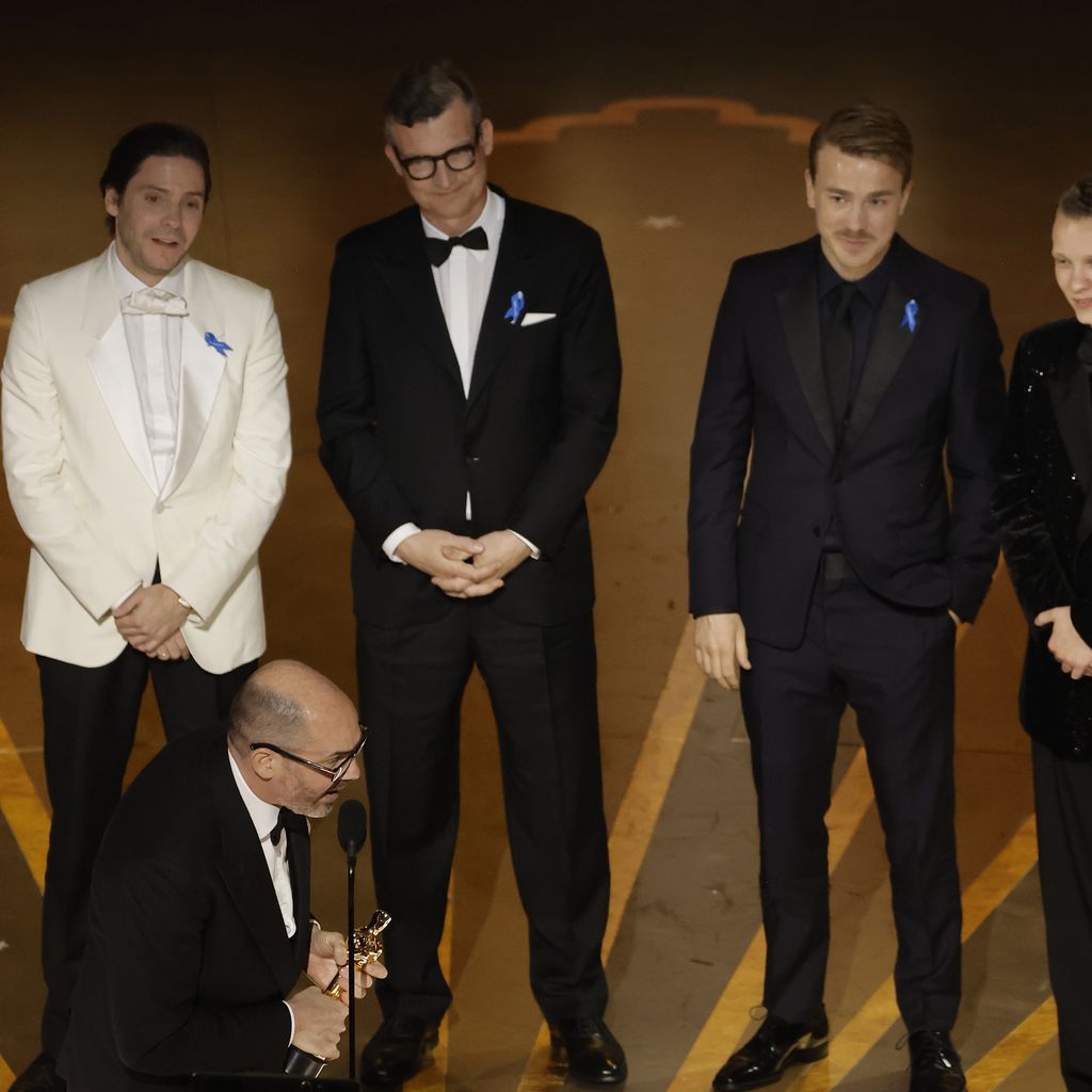 Daniel Brühl, Edward Berger, Malte Grunert, Albrecht Schuch und Felix Kammerer bei den Oscars 2023