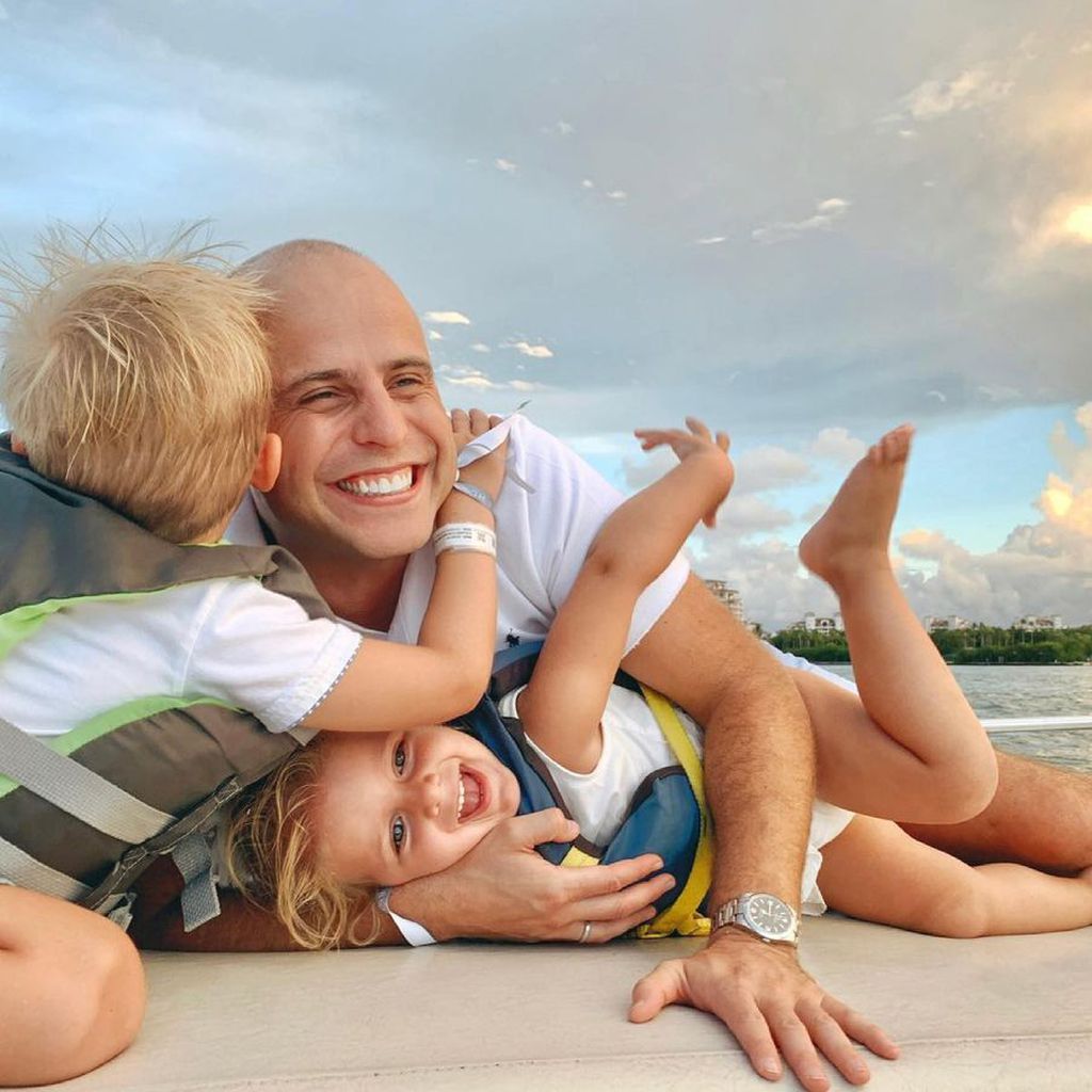 Daniel Kolenitchenko mit seinem Sohn Milan und seiner Tochter Arielle