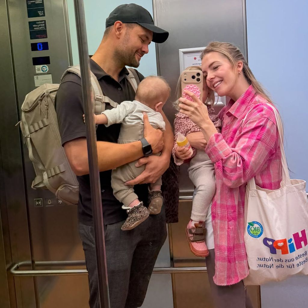 Daniel und Eva Lott mit ihren Kindern Leo und Mavie, September 2026