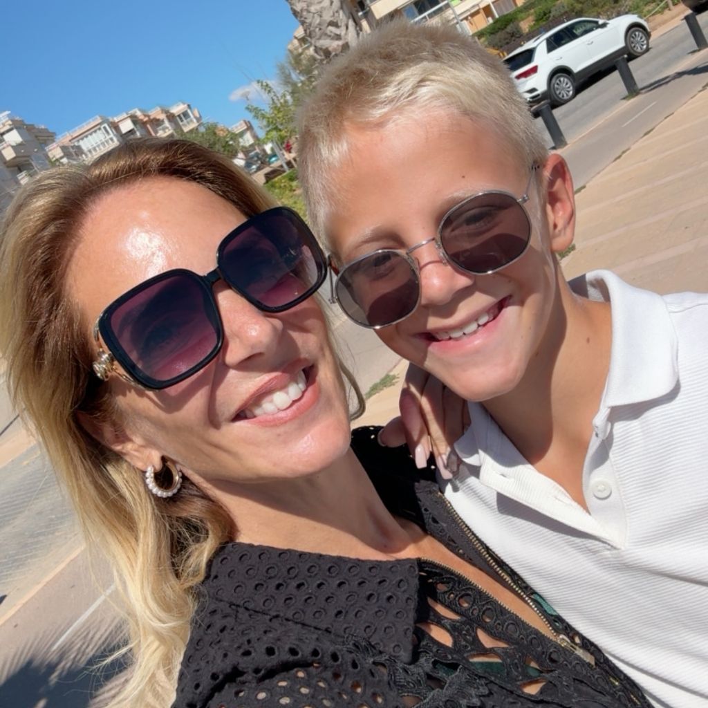 Daniela Büchner und ihr Sohn Diego Armani im September 2024