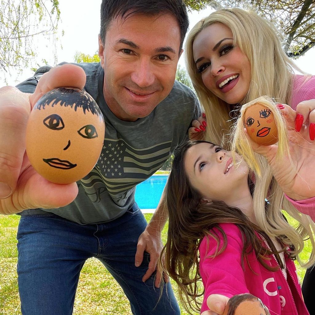 Daniela Katzenberger mit ihrem Mann Lucas und Tochter Sophia, Ostern 2022