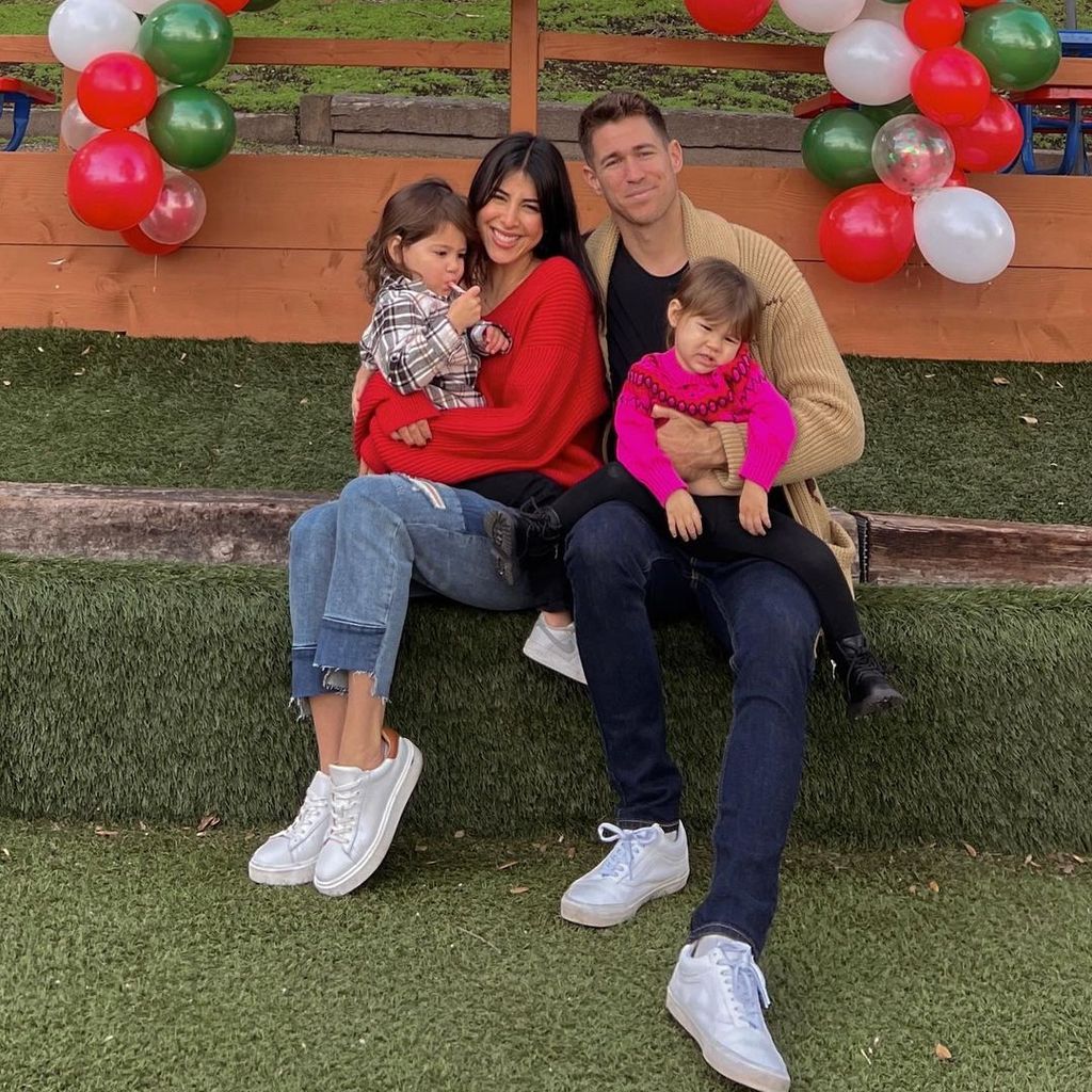 Daniella Monet mit ihrem Mann Andrew Gardner und ihren beiden KIndern