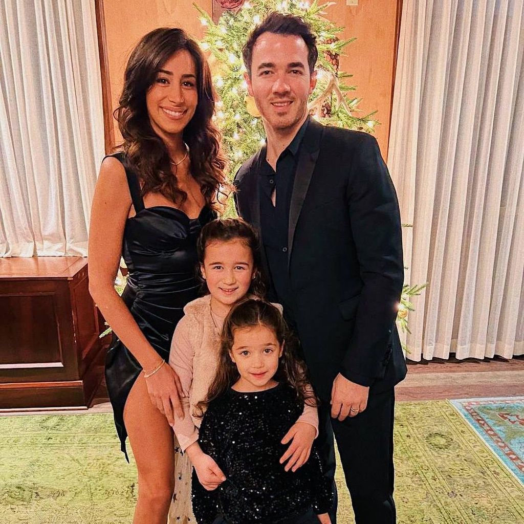 Danielle, Alena, Valentina und Kevin Jonas im Januar 2022