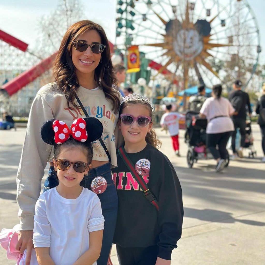 Danielle Jonas mit ihren Töchtern Alena und Valentina im Februar 2023
