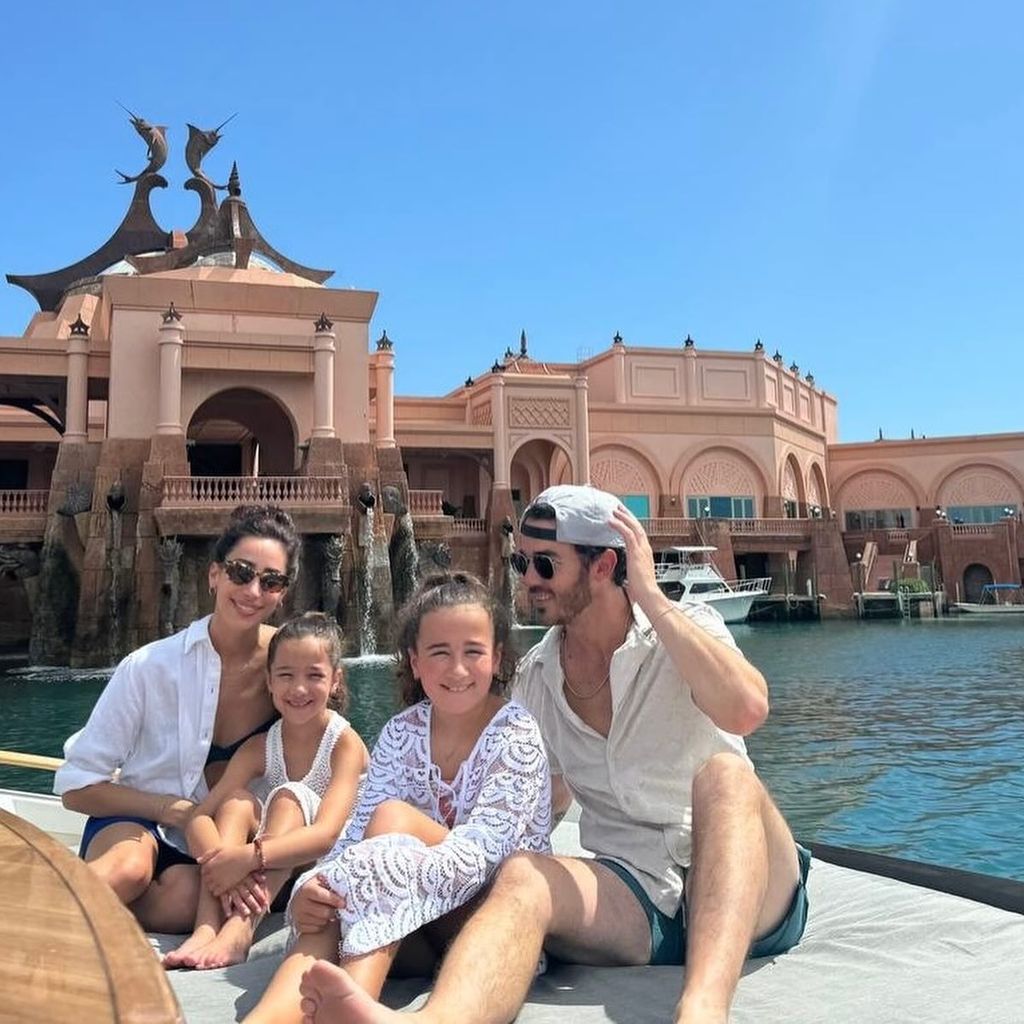 Danielle Jonas, Valentina Angelina Jonas, Alena Rose Jonas und Kevin Jonas, 2024