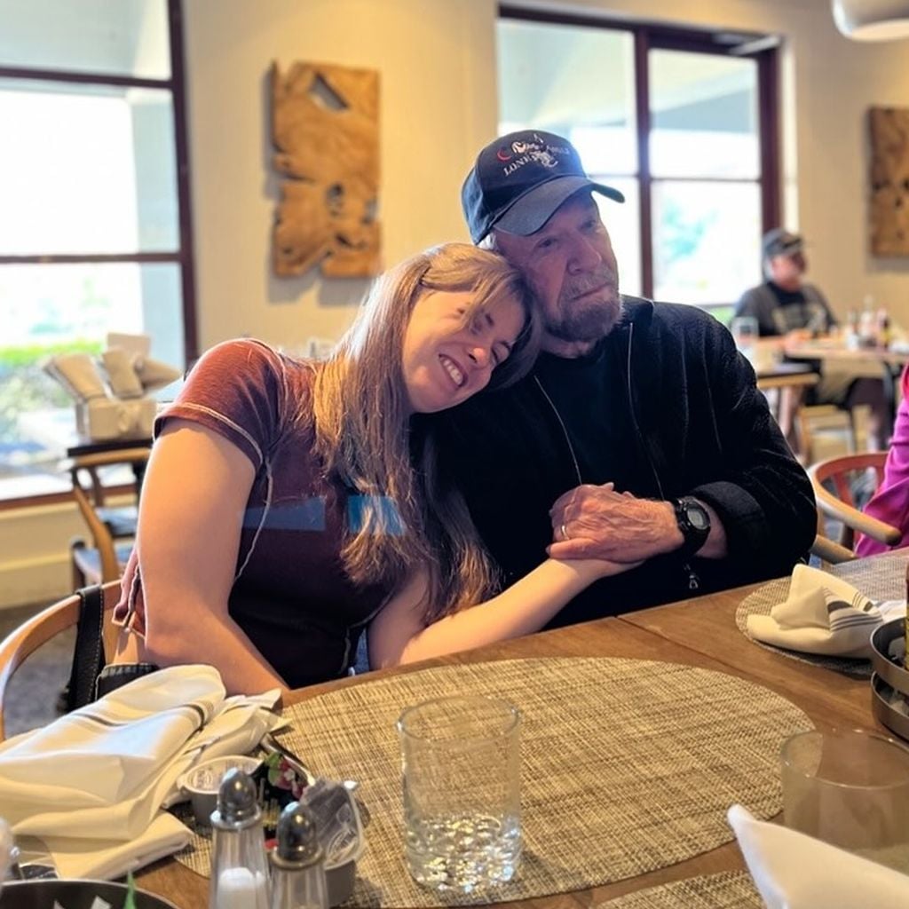 Danilee Norris mit ihrem Papa Chuck Norris