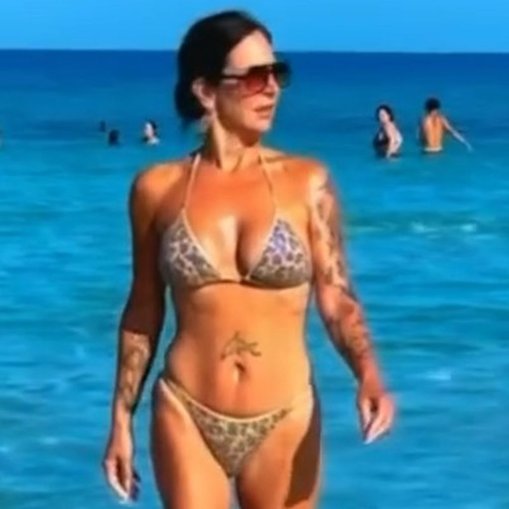 Danni Büchner im Bikini