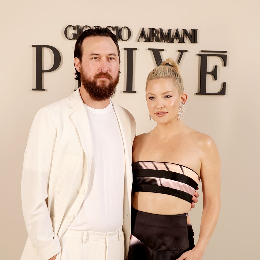 Danny Fujikawa und Kate Hudson auf der Paris Fashion Week 2023