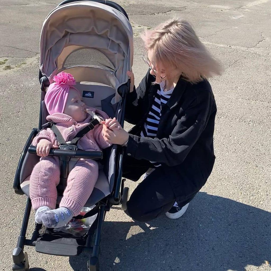 Darya Sudnishnikova mit ihrer Tochter