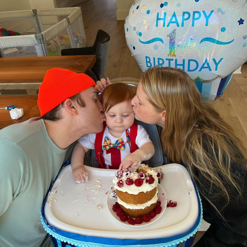 Daryl Sabara und Meghan Trainor mit ihrem Sohn Riley