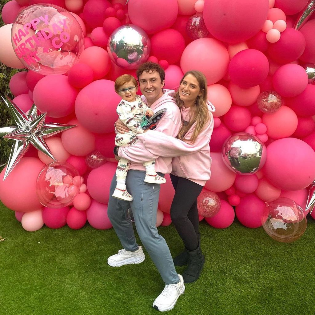 Daryl Sabara, Meghan Trainor und ihr Sohn Riley im Dezember 2022