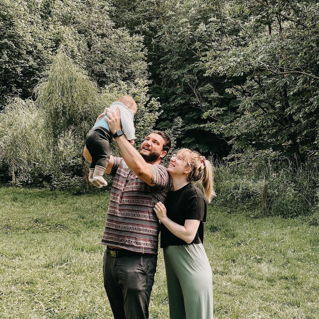 Das "Hochzeit auf den ersten Blick"-Paar Philipp und Melissa mit seinem Sohn