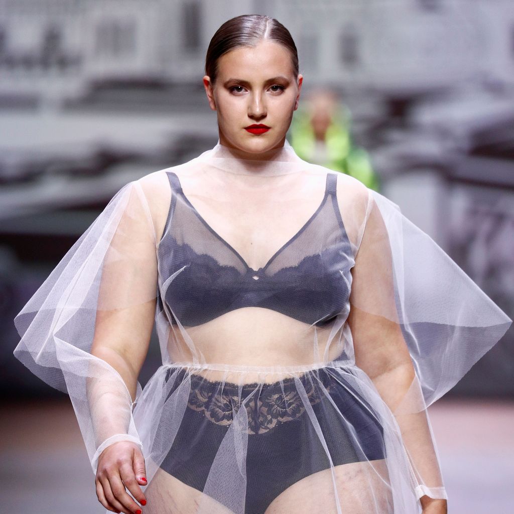 Dascha Carriero auf einer Show von Kilian Kerner, Berlin Fashion Week 2022