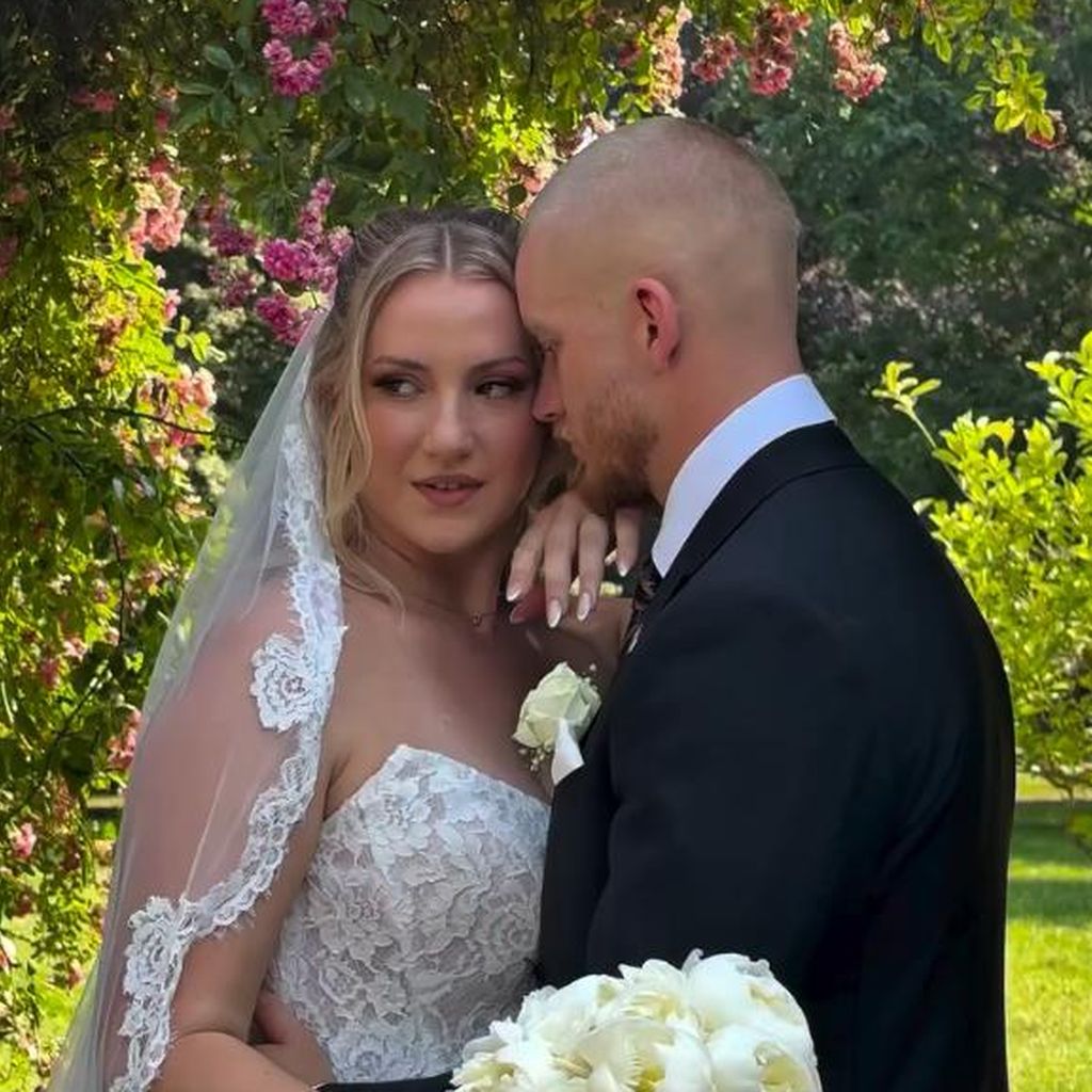 Dascha Carriero mit ihrem Mann Nick am Hochzeitstag, Juni 2026