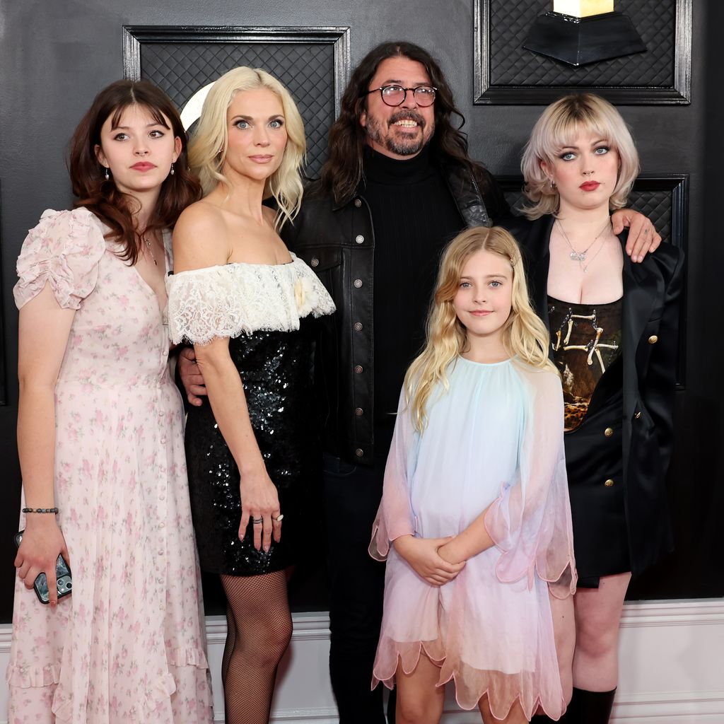 Dave Grohl mit seiner Ehefrau Jordyn Blum und den gemeinsamen Kindern