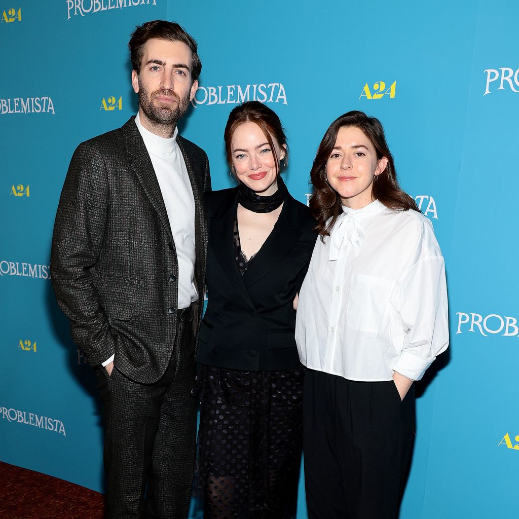 Dave McCary, Emma Stone und Ali Herting im Februar 2024