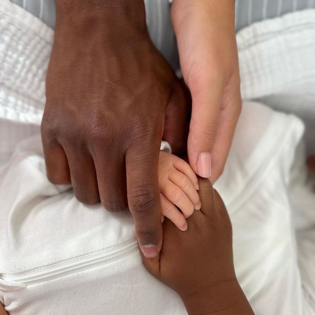 David Alaba und Shalima Heppner und ihr Baby
