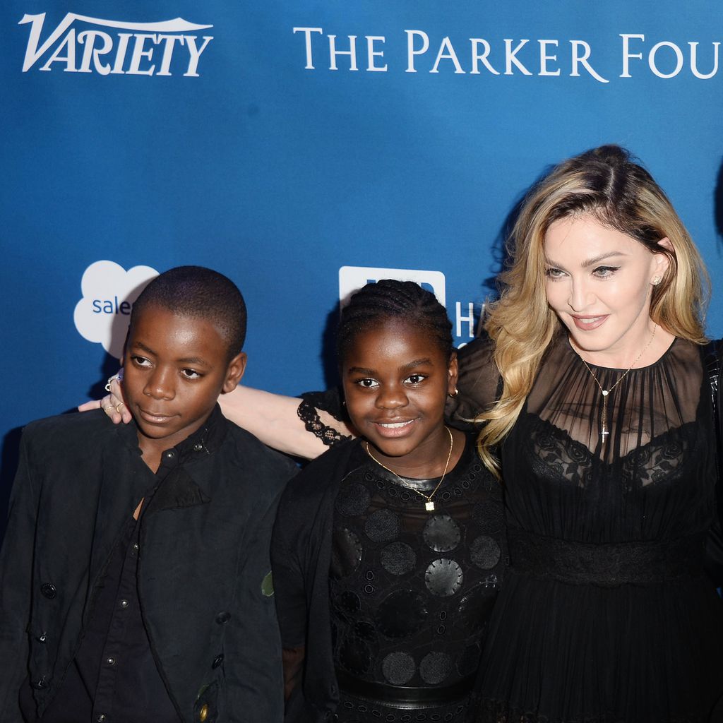 David Banda, Mercy James, Madonna und Sean Penn bei einer Benefizgala