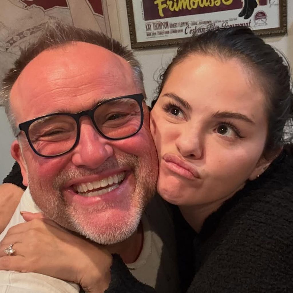Ehemalige "Wizards of Waverly Place"-Schauspieler David DeLuise und Selena Gomez im Februar 2026