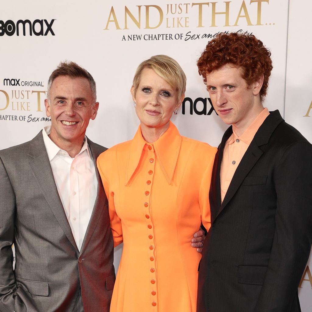 David Eigenberg, Cynthia Nixon und Niall Cunningham bei der Premiere von "And Just Like That"