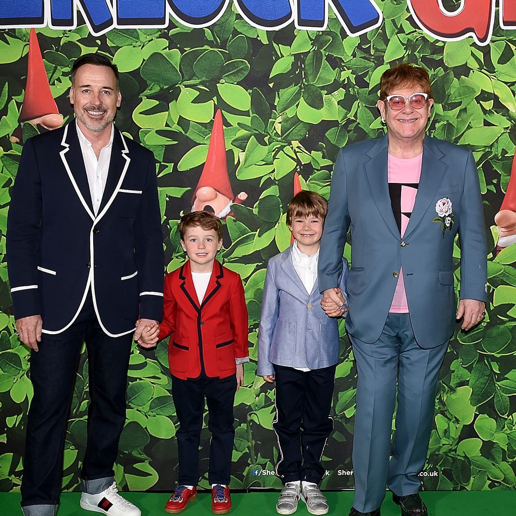 David Furnish und Elton John mit ihren Söhnen Elijah und Zachary