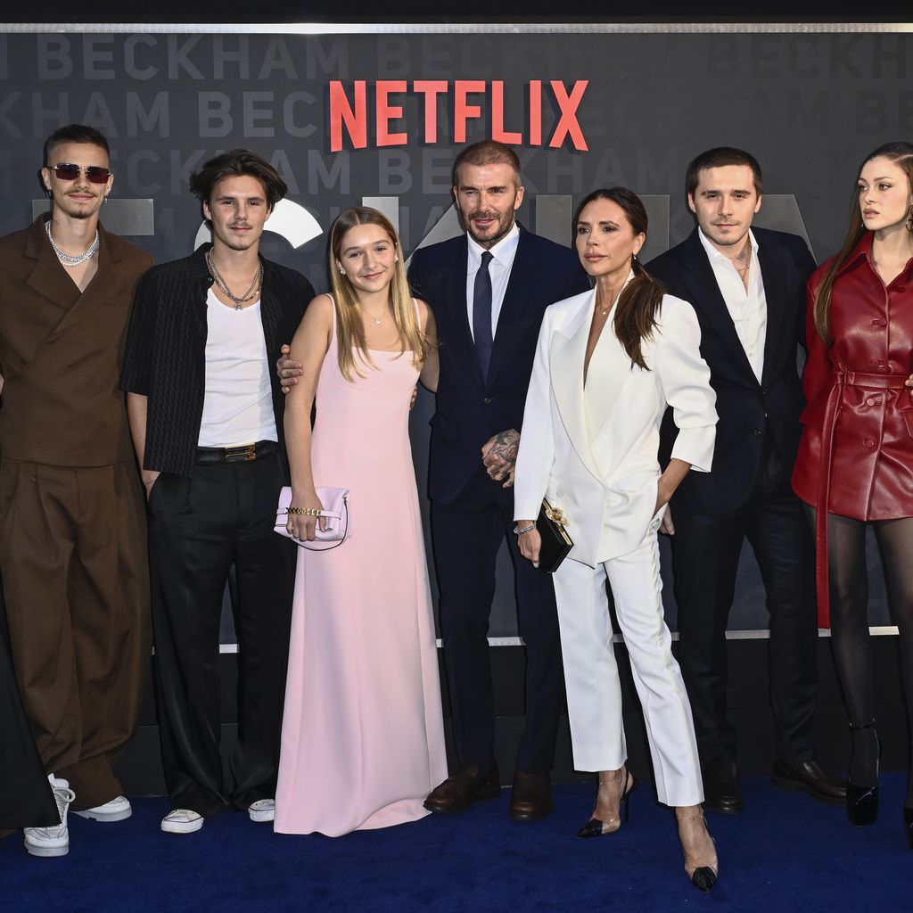 David und Victoria Beckham mit ihren Kindern bei der Doku-Premiere im Oktober 2023