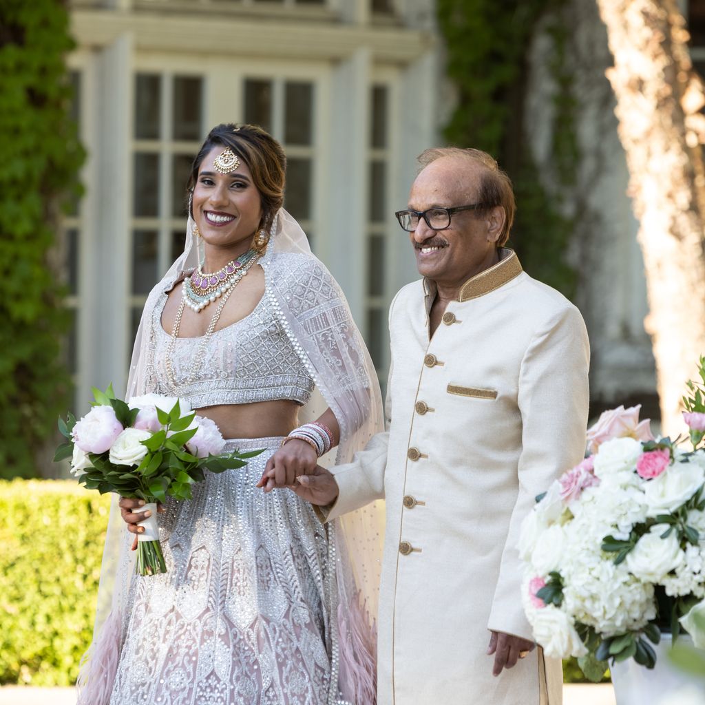 Deepti Vempati und ihr Vater bei "Liebe macht blind"