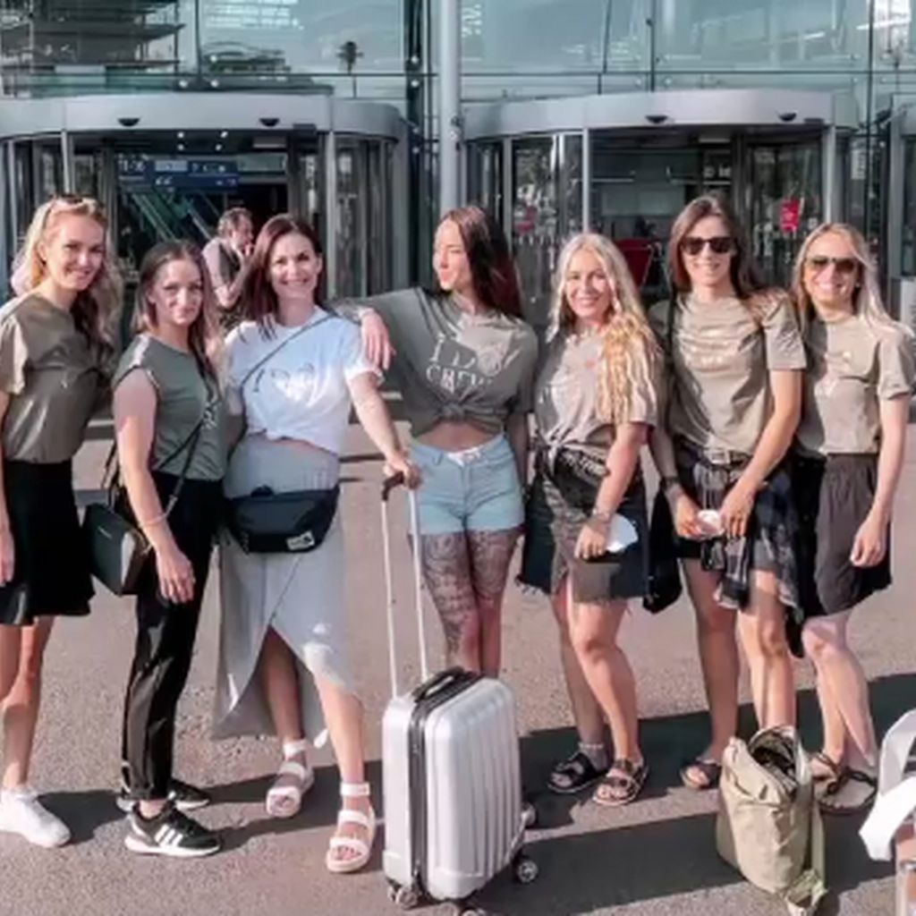 Denise Kappès mit ihren Freundinnen an ihrem Junggesellinnenabschied