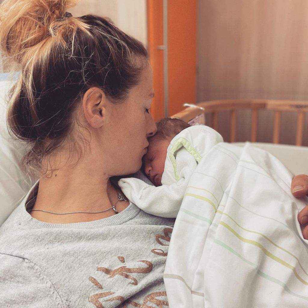 Denise Munding und ihre Tochter im November 2022