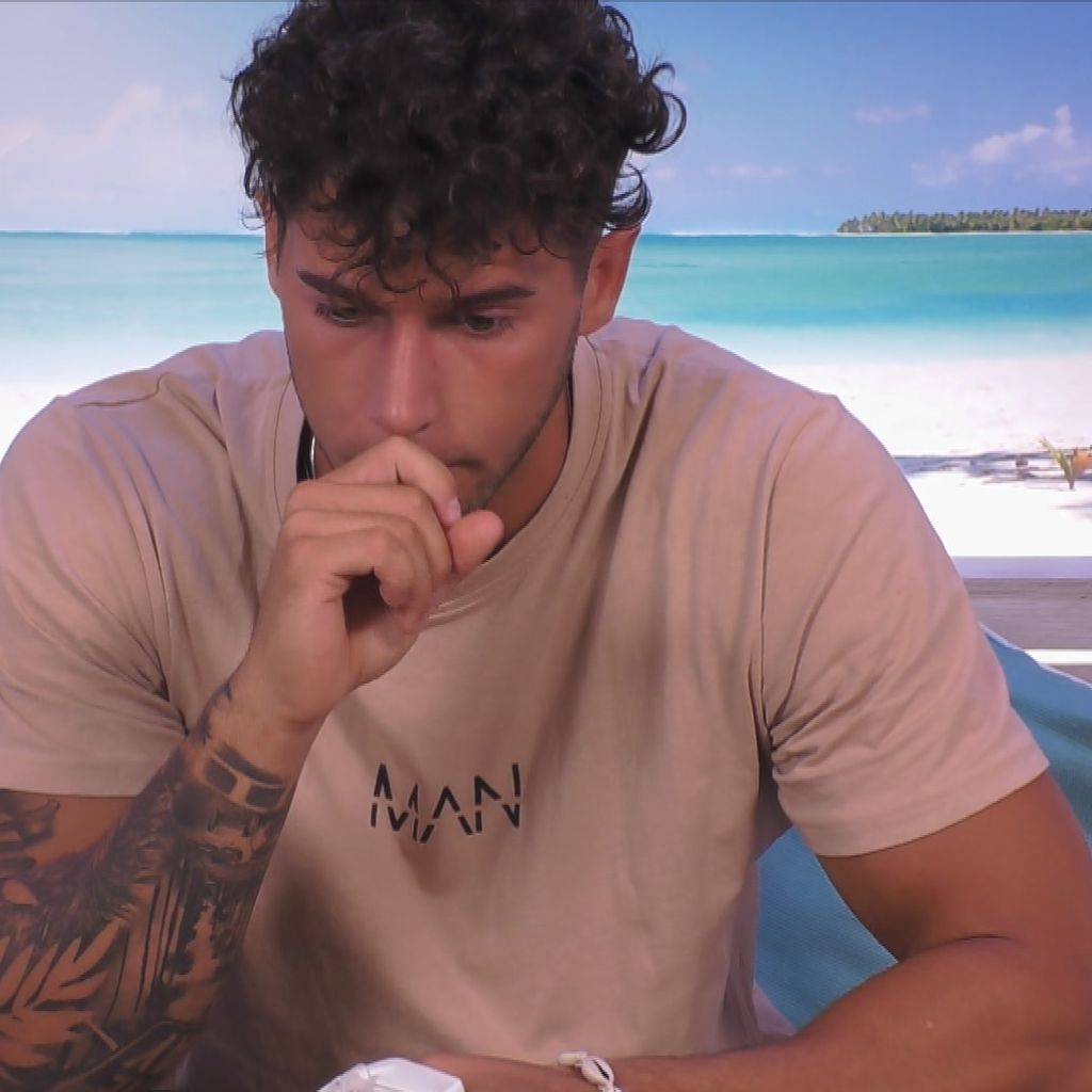 Dennis bei "Love Island"