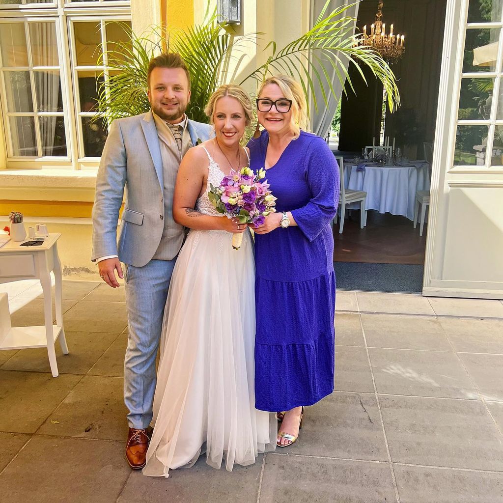 Dennis, Natascha und "Hochzeit auf den ersten Blick"-Expertin Dr. Sandra Köhldorfer