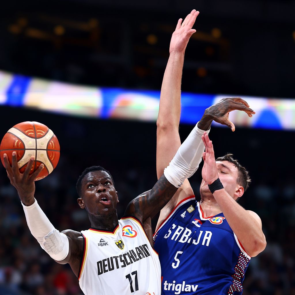 Dennis Schröder (links) im Finale der Basketball-WM 2023