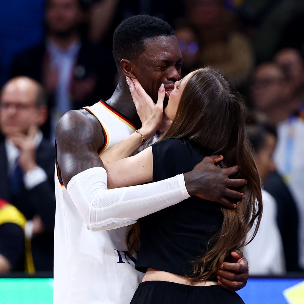 Dennis Schröder und Ellen Ziolo nach dem Sieg bei der WM 2023