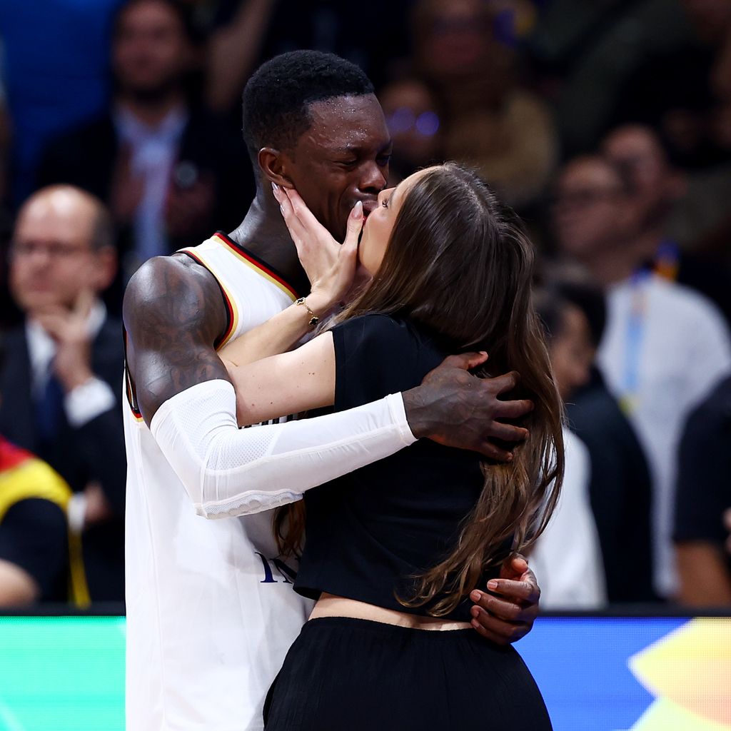 Dennis Schröder und Ellen Ziolo nach dem Sieg bei der WM 2023