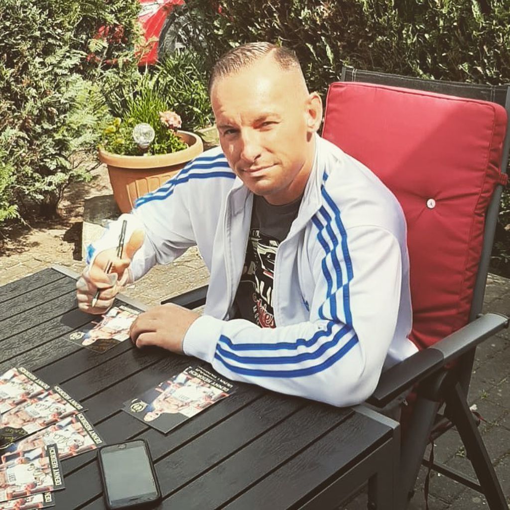 Denny Heidrich mit Autogrammkarten