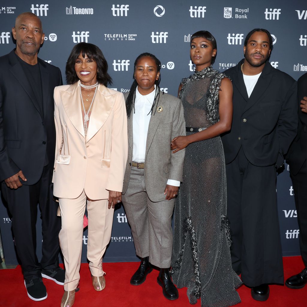 Denzel Washington mit seiner Familie bei der Premiere von "The Piano Lesson"