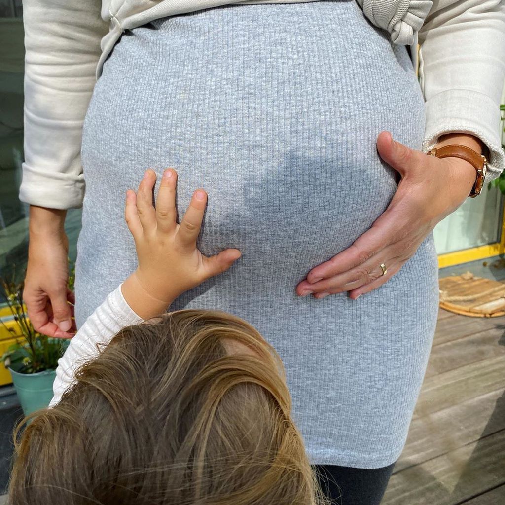 Der Babybauch von Michael Schultes Frau Katharina und sein Sohn Luis