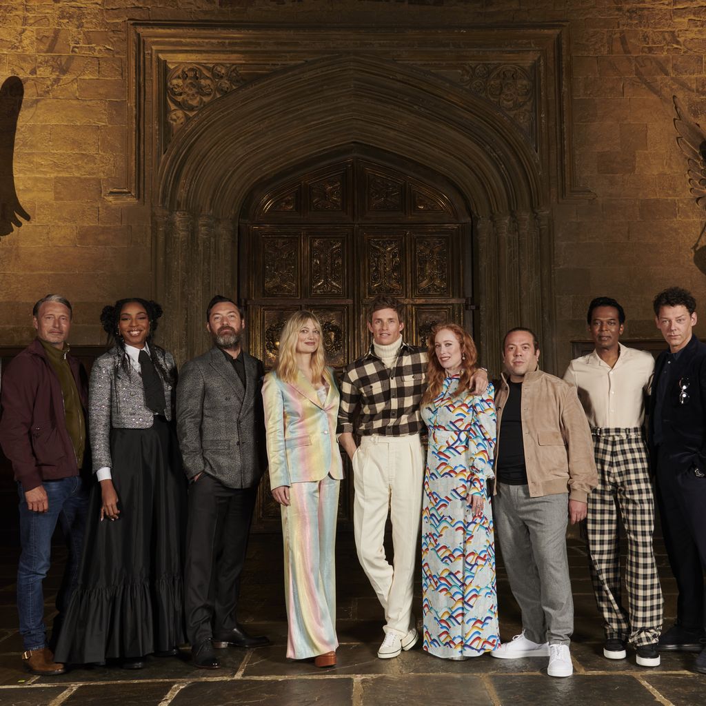 Der Cast aus "Phantastische Tierwesen" im Warner Bros. Studio 2022