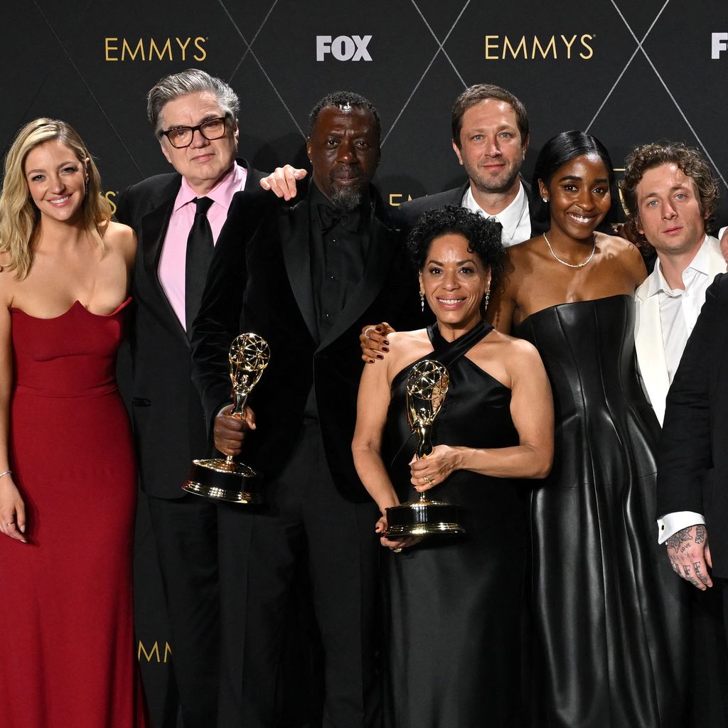 Der Cast der Komödie "The Bear" bei der 75. Verleihung der Emmy Awards