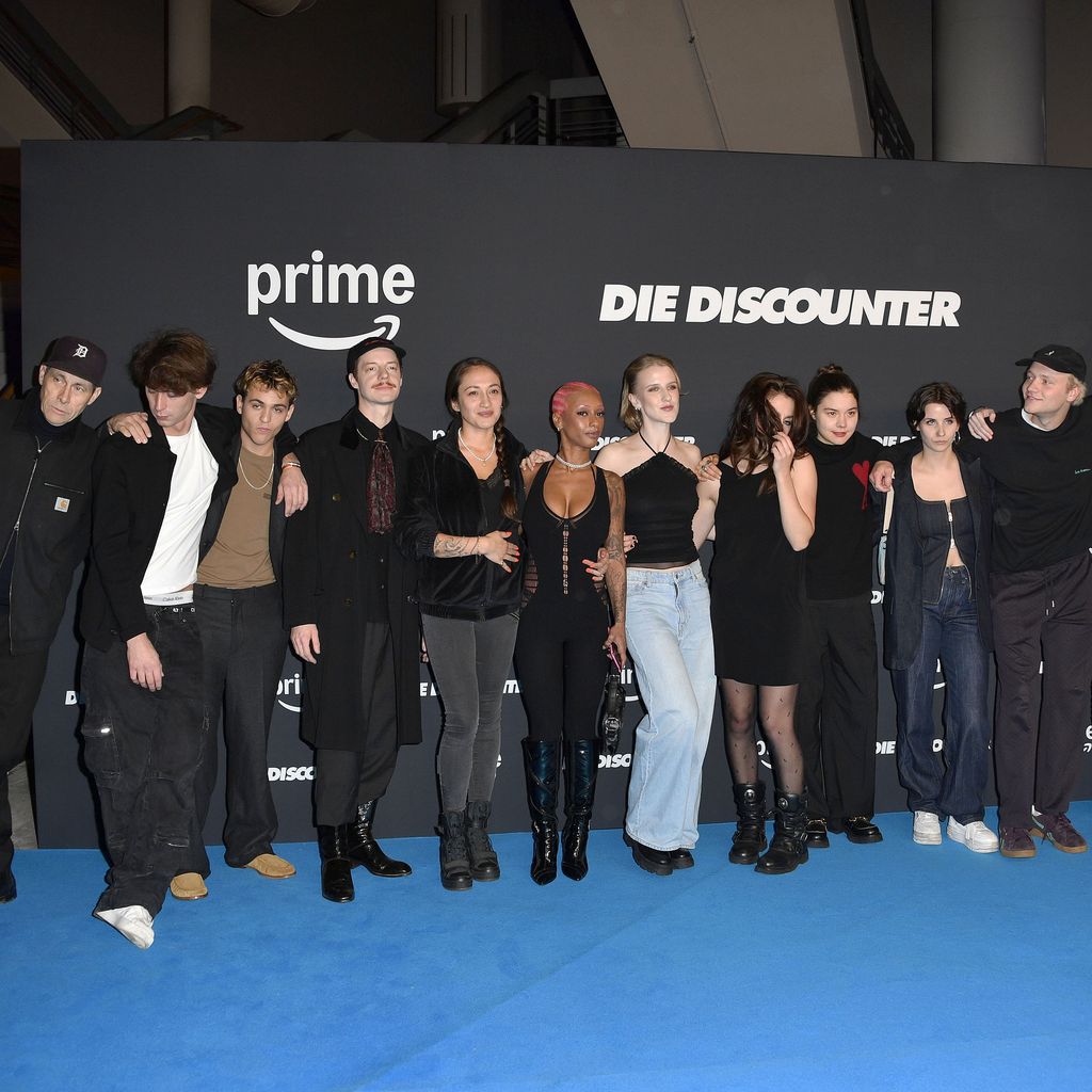 Der Cast von "Die Discounter" bei der Premiere der vierten Staffel, November 2024