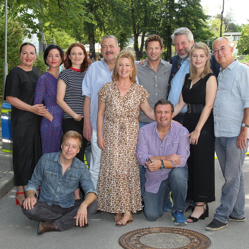 Der Cast von "Die Rosenheim Cops" am Fantag in München