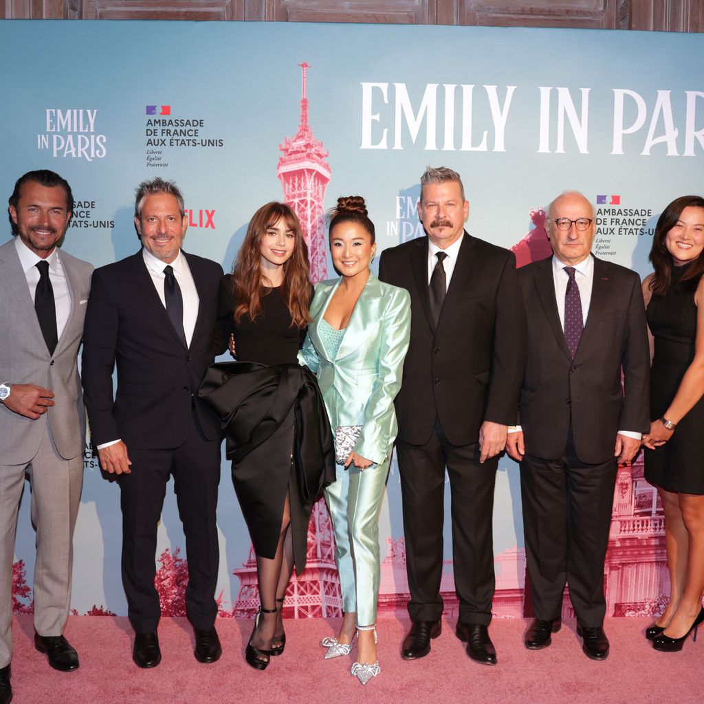 "Emily in Paris"-Stars im Dezember 2021