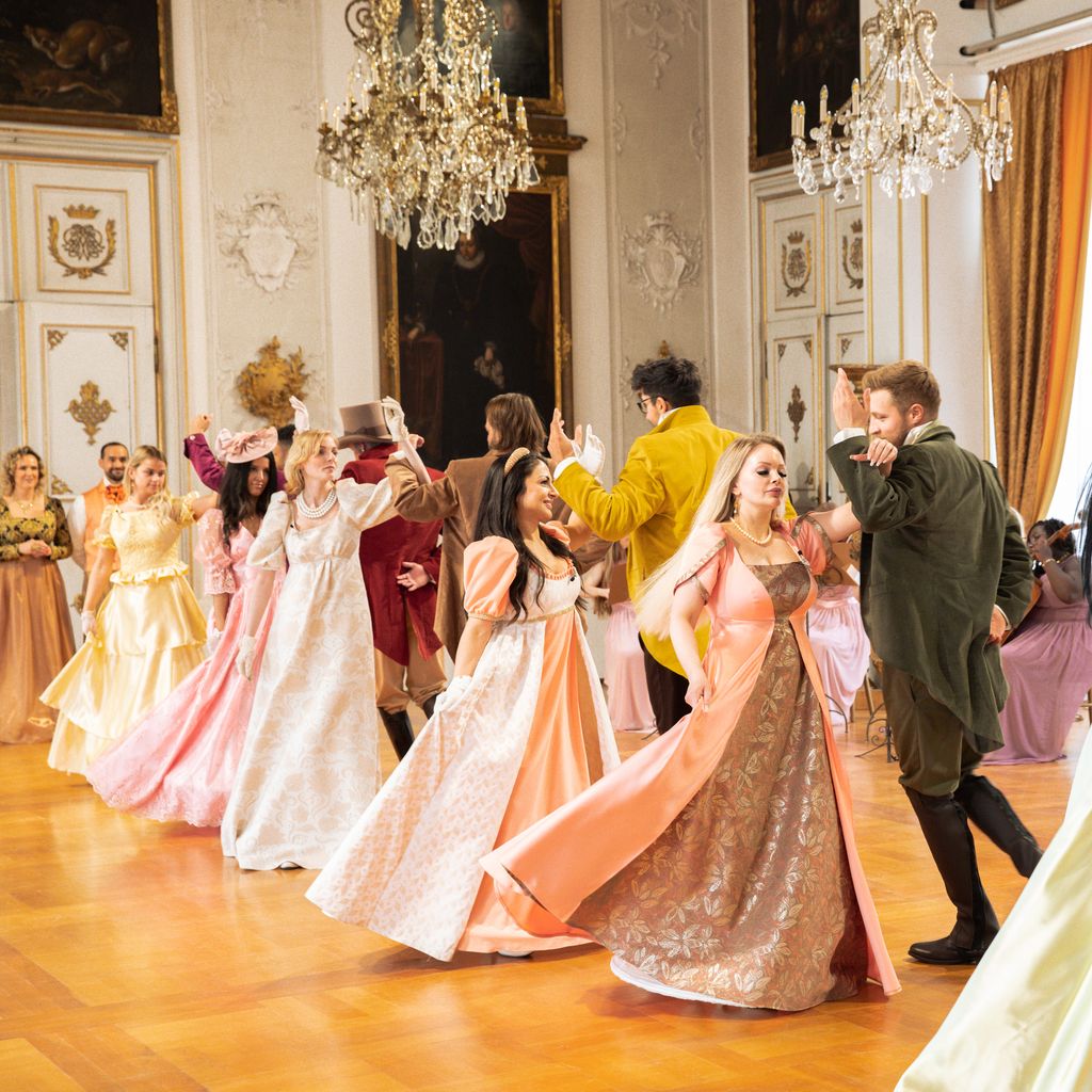 "Love is King"-Cast